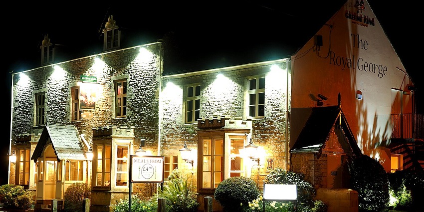 Down The Road offers one of the best options for nightlife in Panjim.