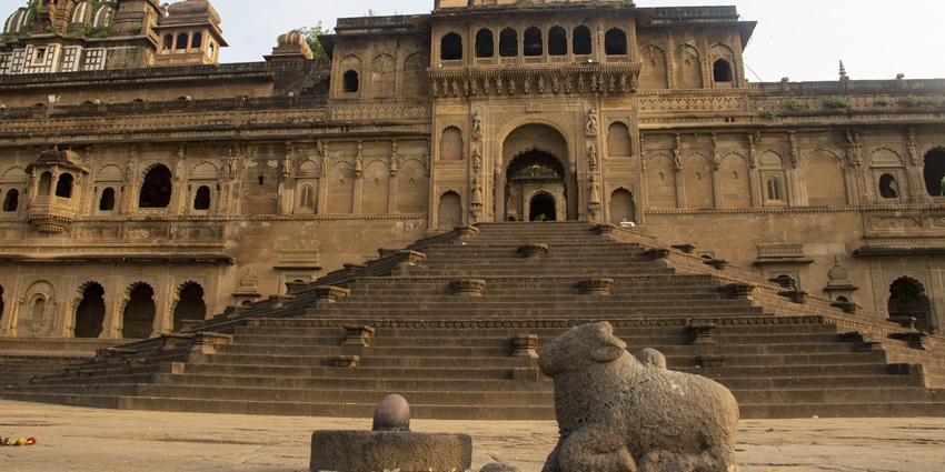 Image of Maheshwar temple taken from the ghat side. It is located on the banks of the Narmada River