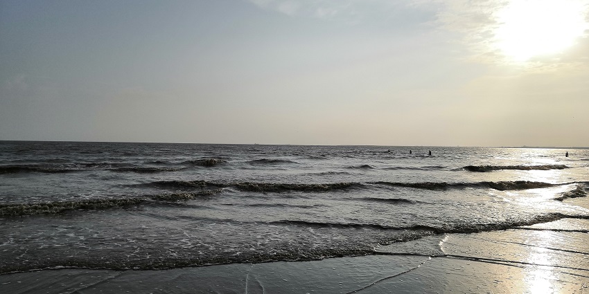 The shore of the Dumas Beach radiating peace and beauty.