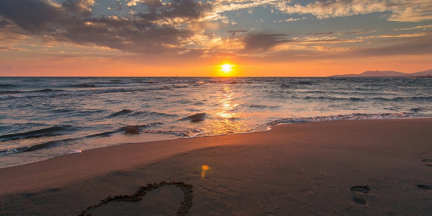 Dumas beach is one of the most popular Gujarat beaches.