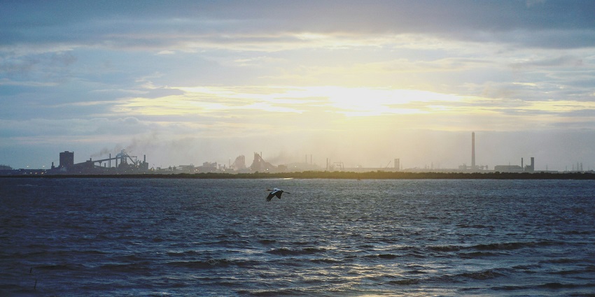 Dumas Beach is one of the most-visited places that is famous for its delectable bhajiya stalls.