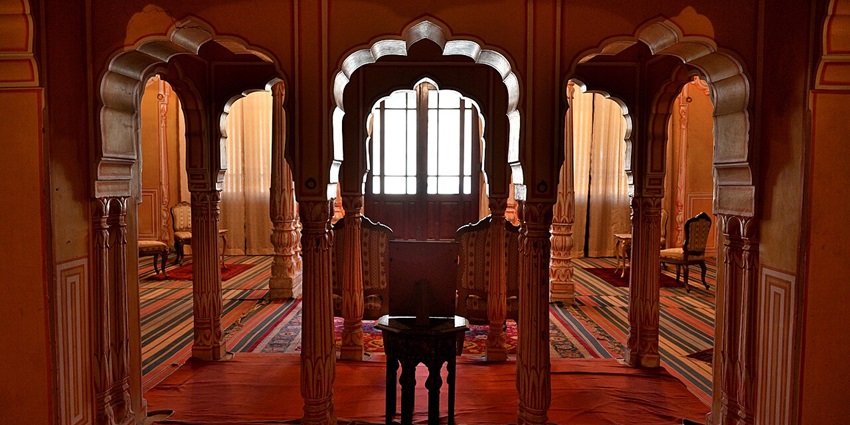 Explore the historic Dundlod Fort with Rajputana and Mughal designs, a heritage gem in Shekhawati.