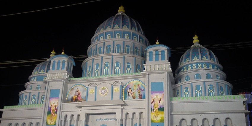 Visit one of the oldest temples in Patna, Durga Mandir, for its elaborate sculptures.
