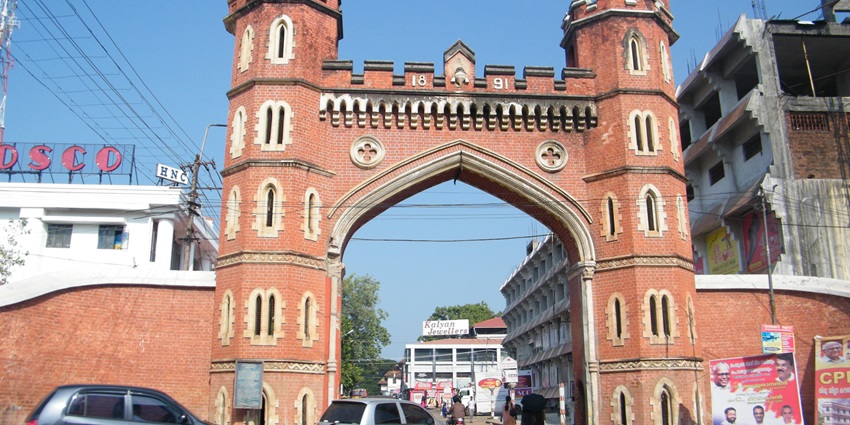 A glimpse of the front gate of the tourist attraction of the region made of red sandstone.