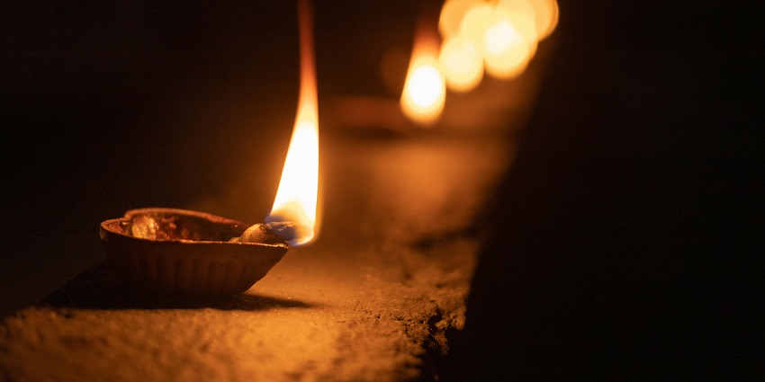 An image of diyas lit up in a site like Eklingji Temple, among the famous temples in Rajasthan.