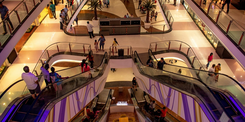 Elante Mall is one of the most iconic and largest places to shop in Punjab for travellers.