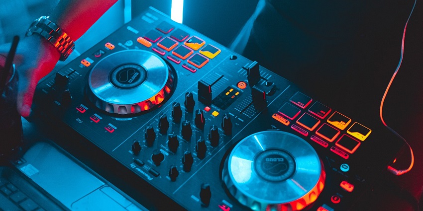 DJ with best music at this club during New Year Party in Bhubaneswar.