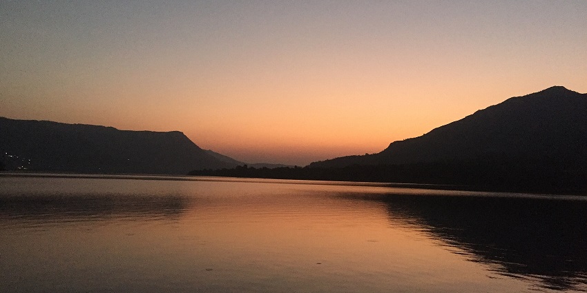 A serene evening view of the Mulshi Lake, a major tourist destination in Maharashtra.