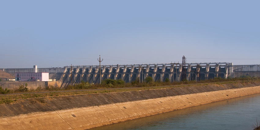 Ditant view of the serene Bargi Dam, reflecting the beauty of the Narmada River at sunset