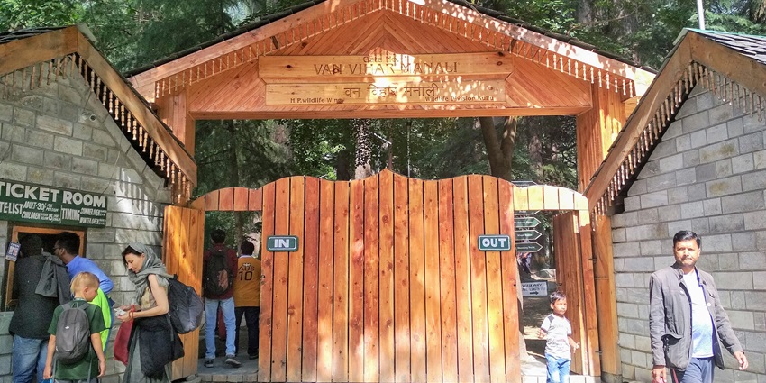 Image of Van Vihar Manali entry gate with tourist at the counter for tickets - Manali Nature Park