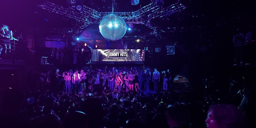 A picture of a disco party happening at a nightclub in Bhubaneswar for New Year Celebrations.