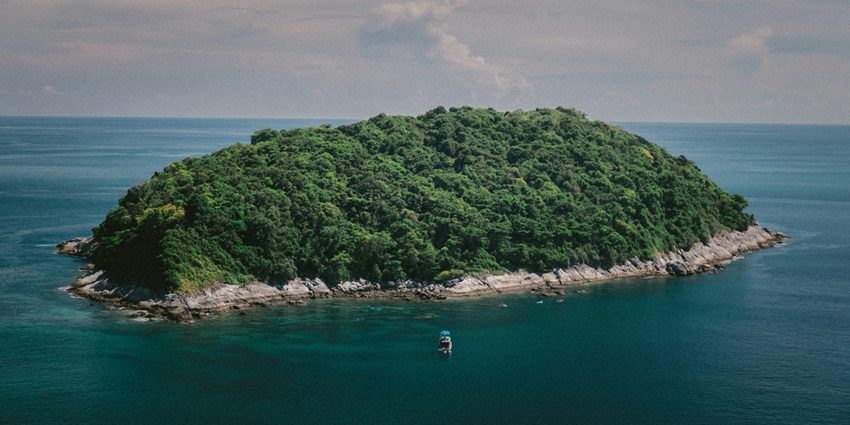Silk Island, also called Koh Dach, is a tranquil escape from the traditional silk weaving.
