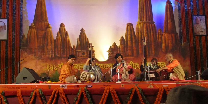 An image of Sanhita Nandi Ji performing at Harballabh Sangeet Sammelan in Jalandhar