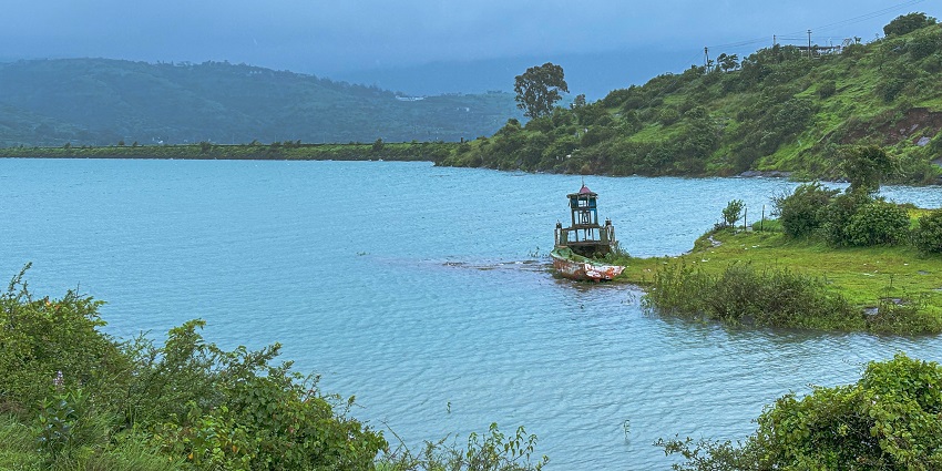 A stunning panorama view of Pawna Lake, a serene tourist attraction near Lonavala.
