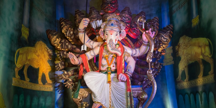 Enjoying the Ganesh Chaturthi Festival is one of the best things to do in Maharashtra.