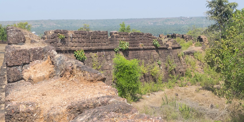 One of the best things to do in Vagator is to explore the historical Chapora fort.