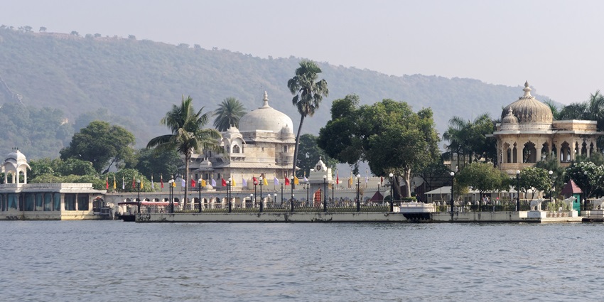 The stunning Jag Mandir on Lake Pichola, a top attraction showcasing Udaipur's rich heritage.