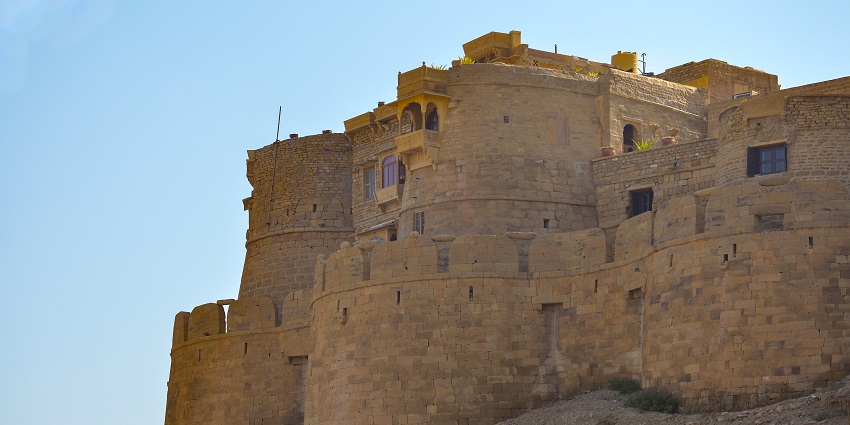 Corner battlements of Jaisalmer Fort, showcasing its ancient defence structures and grandeur.