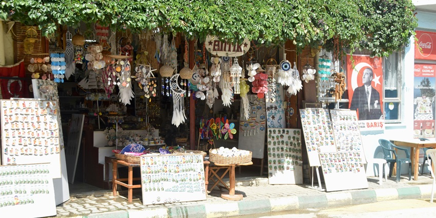 Shop for unique souvenirs and handicrafts as one of the things to do in Benaulim.