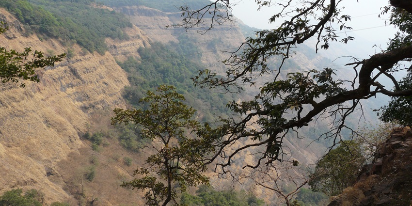 Witnessing a panoramic view from Myra Point is one of the best things to do in Matheran.