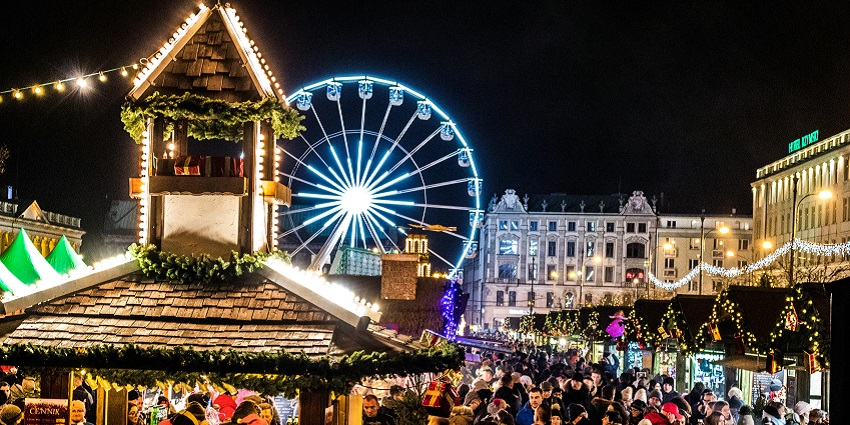 Stroll through the vibrant markets and indulge in an amazing shopping spree here.