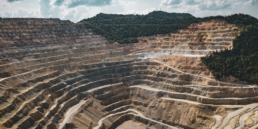 The exquisite diamond mines offer you a chance to learn traditional mining techniques.