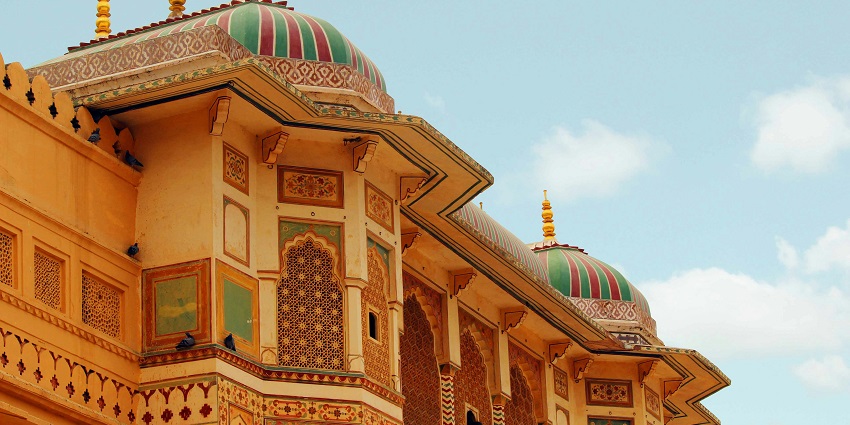 : Queen Ahilyabai's Palace's grand interior is one of the things to do in Maheshwar.