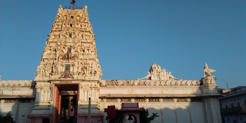 A view of the Shri Rangji Temple, making it one of the best places to visit in Pushkar.