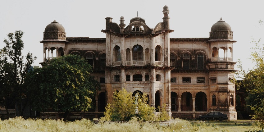 Explore the rich Punjabi culture at Rangla Punjab Haveli which is located in Jalandhar.