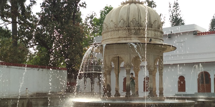 Saheliyon-ki-Bari garden with fountains and greenery, perfect for a serene stroll in Udaipur.