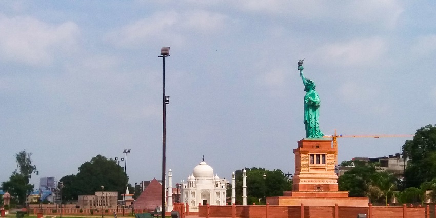 Seven Wonders Park with replicas of the Taj Mahal —best things to do in Kota for all.