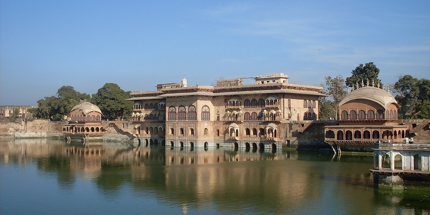 Magnificent palace, situated on the side of a picturesque lake.