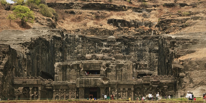 A scenic view of the the Baihar Caves, visiting here is the best thing to do in Rewa as it offers a unique experience.