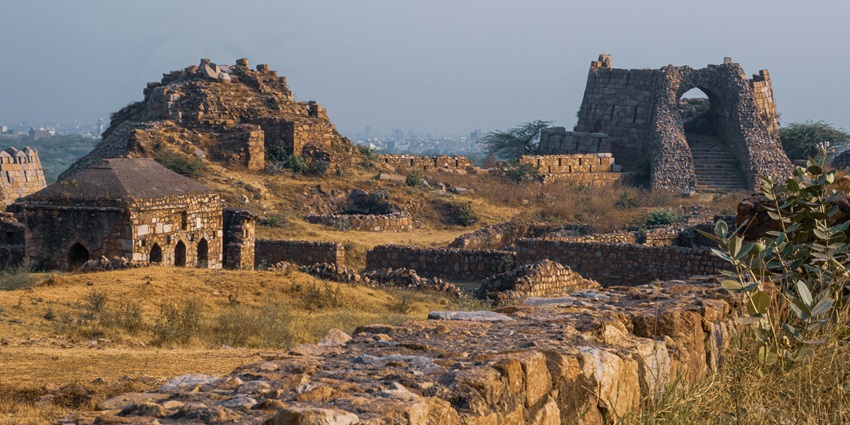 Explore the unique architecture of Bhujia Fort on your trip to the state of Gujarat, India.