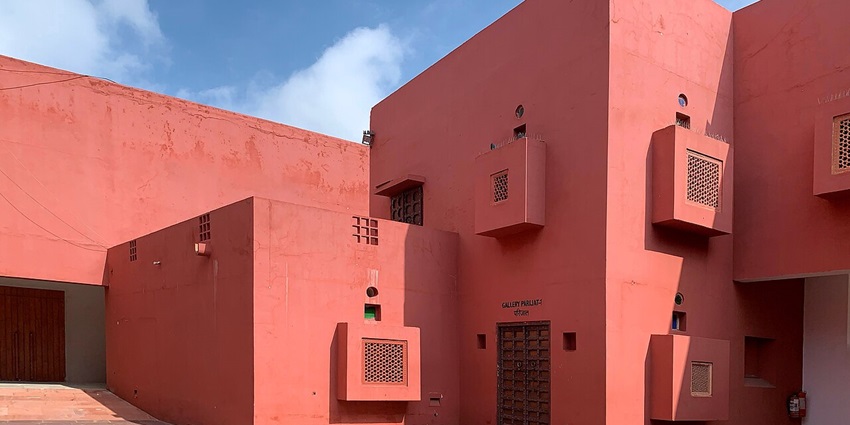 Inside the Jawahar Kala Kendra, exploring this is one of the things to do in Jaipur for couples.