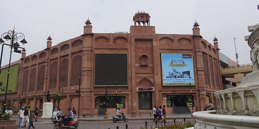 Mall Road in Ludhiana, featuring shopping at Mall Road is considered to be one of the best things to do in Ludhiana