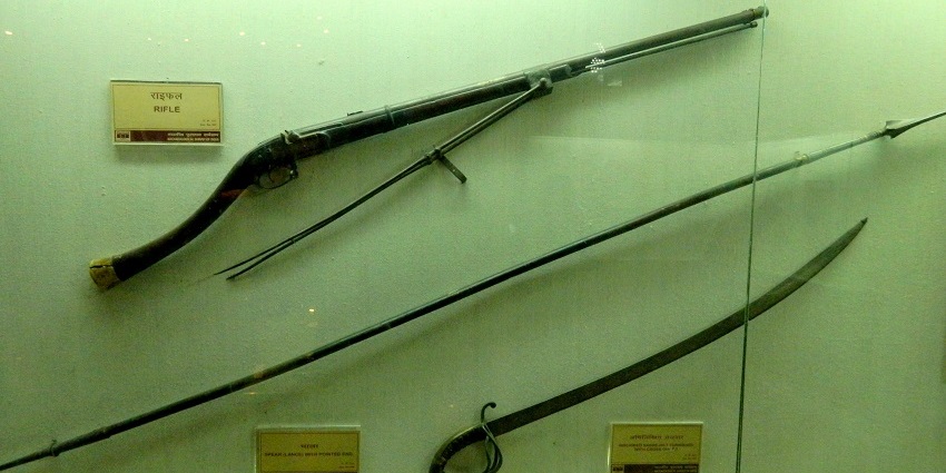 You can explore some galleries inside the museum of the historic Surat Fort.