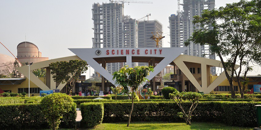 If you are a science geek, visiting the Pushpa Science City can be the best activity.