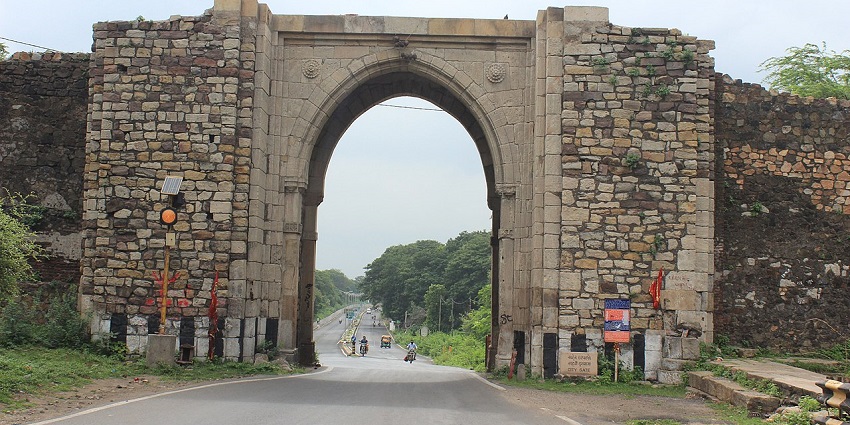 Explore the ruins of Champaner near the fort for a more deep understanding of history.
