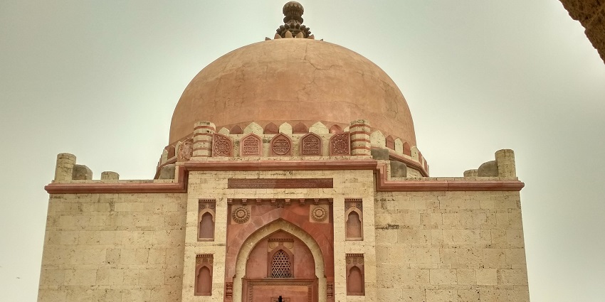 Khwaja Khizr Tomb is one of the best architectural marvels with quite a rich history.