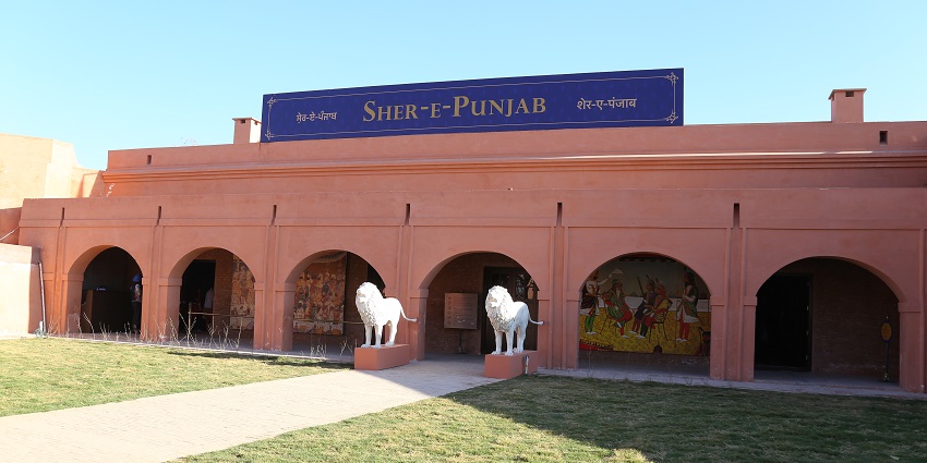 One can explore the Sher-e-Punjab Museum on the premises of this historical fort.