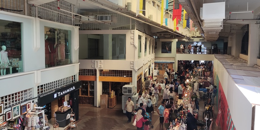 A picture of a marketplace in Kuala Lumpur with shoppers exploring various shops