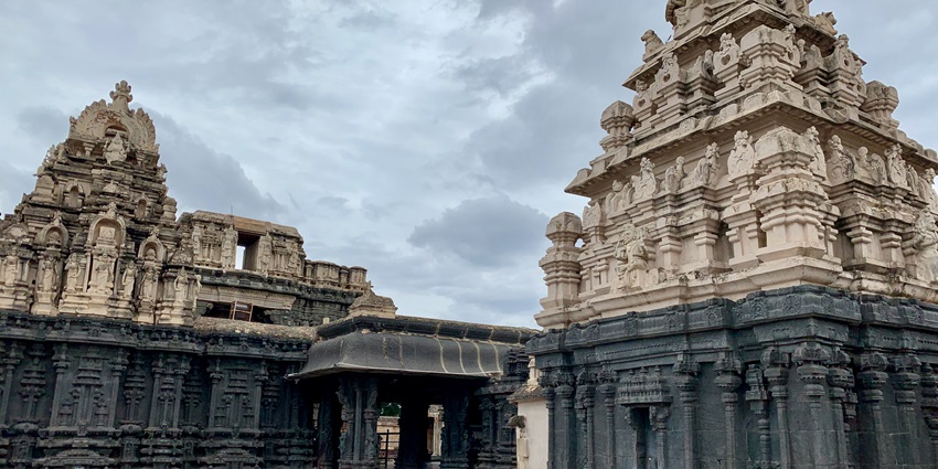 View of outside the temple, the courtyards to explore and spent time in peace