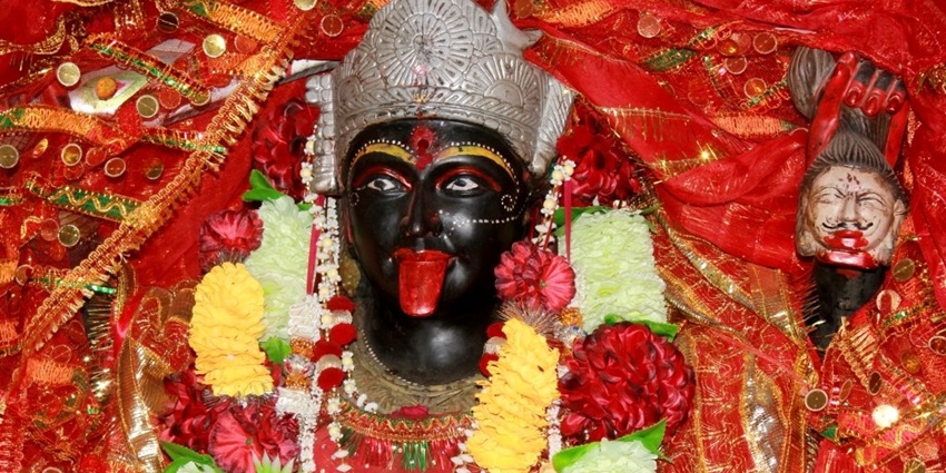 The traditional architecture of Chettikulangara temple is worth exploring in Kerala.