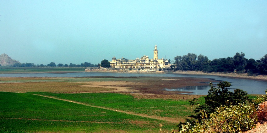 A beautiful view of Vijay Mandir Palace, surrounded by serene gardens, a top attraction near Alwar.