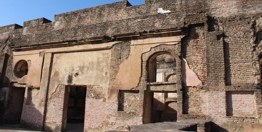 Front view of Loharu Fort with mixed style of architecture.