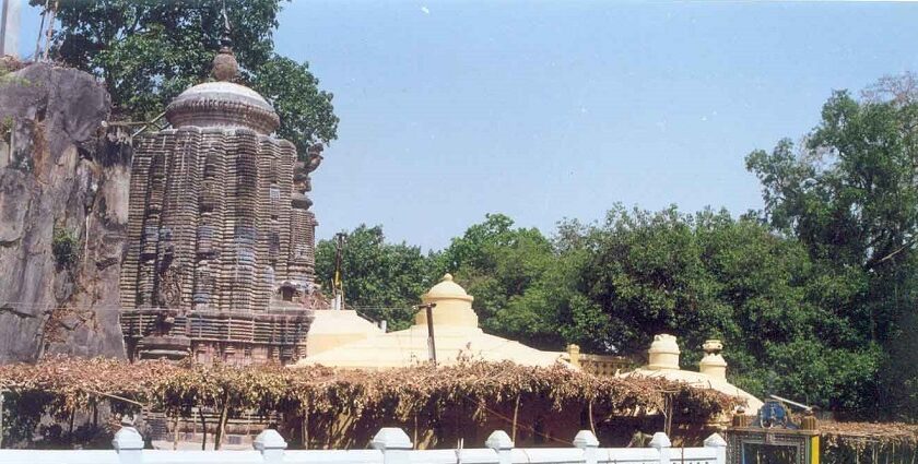 The devotees of Lord Vishnu visit this temple in Odisha for a religious sojourn.