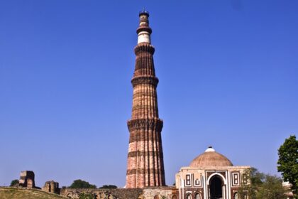 A scenic view of the popular monument of Delhi that has historical significance.