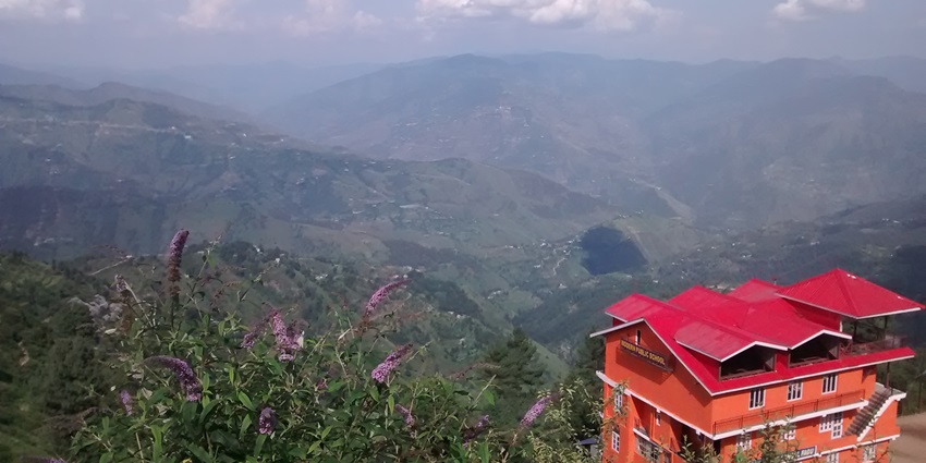 If paragliding in Kufri, you can also plan a trip to Fagu, which is nearby.