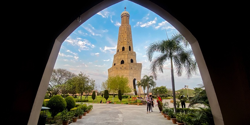 Tall Fateh Burj tower rooted firmly against the immaculate sky, one of the best places to visit in Mohali.